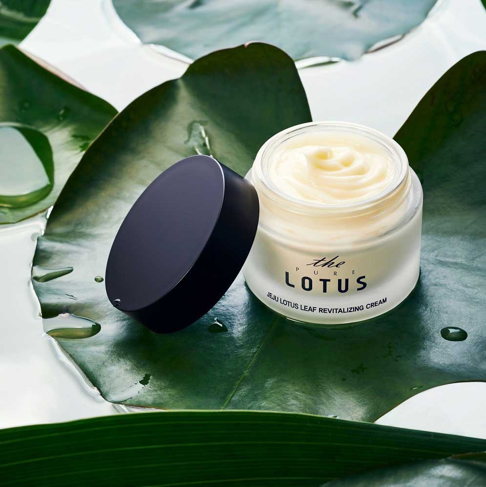 The Pure Lotus Revitalizing Cream for plumper and hydrated skin